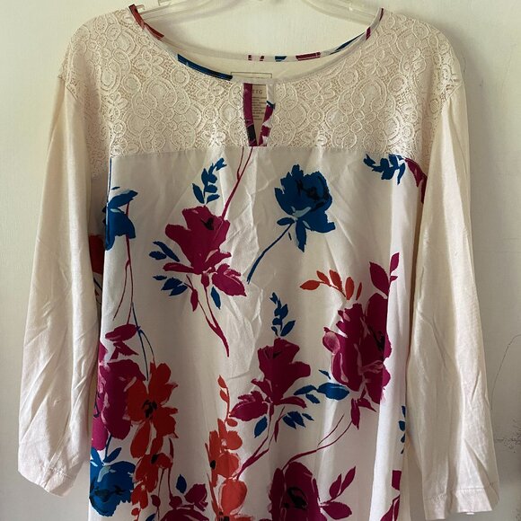 Gently Used Van Heusen Floral 3/4 Sleeve Blouse w/ Lace Yoke & Keyhole- Size XXL - Picture 1 of 8